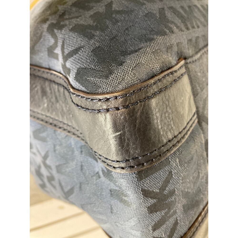 MICHAEL KORS LARGE NAVY CANVAS SIGNATURE PRINT SHOULDER BAG - Picture 7 of 16